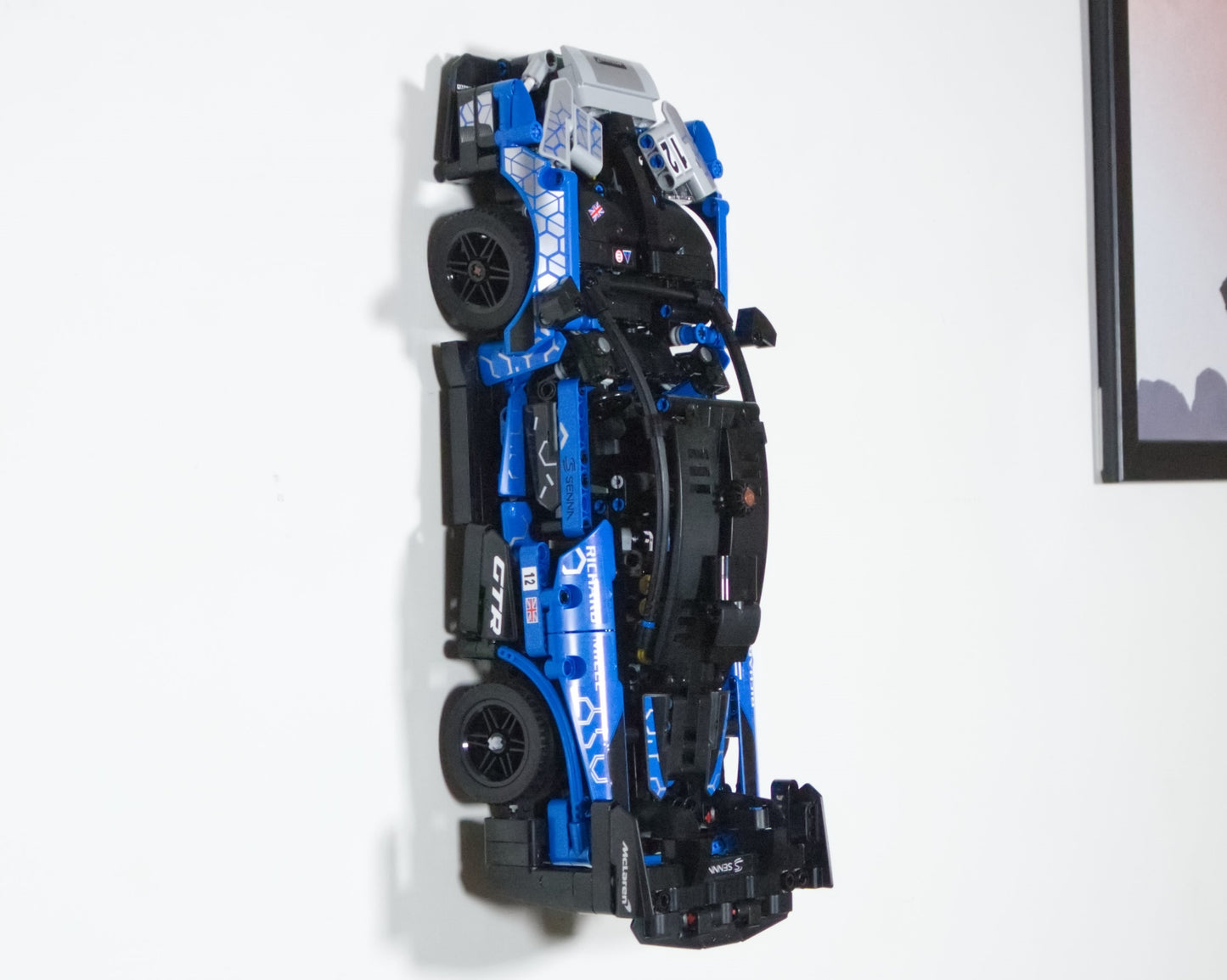 Uchwyt na ścianę na zestaw LEGO GTR SENNA 42123 + Zestaw montażowy