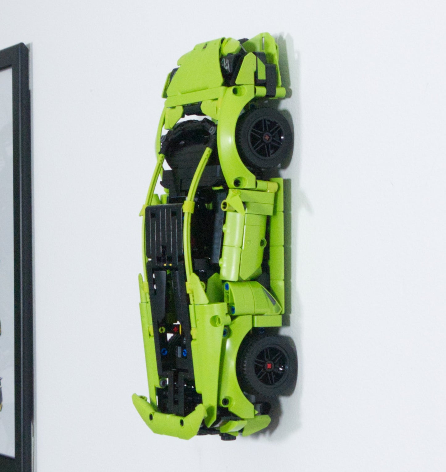 Uchwyt na ścianę na zestaw LEGO 42161 Lamborghini Huracan + Uchwyt pionowy
