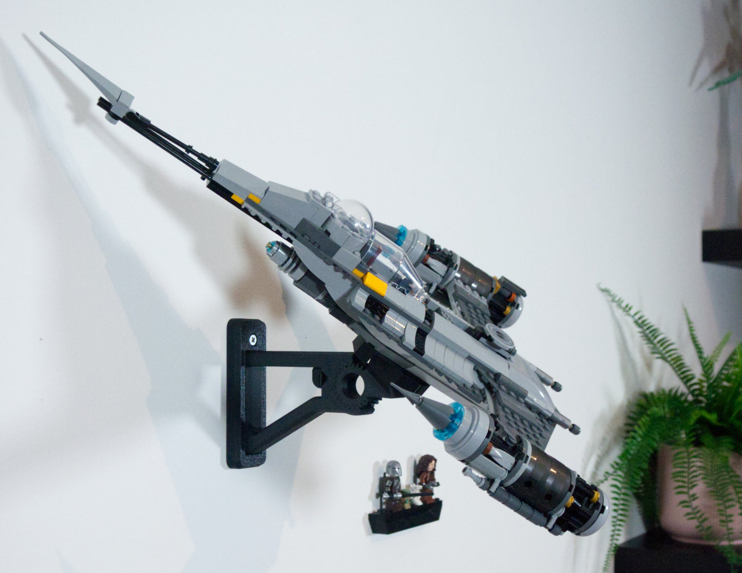 Uchwyt na ścianę na zestaw LEGO N-1 Myśliwiec Mandalorian 75325 + Uchwyt na minifigurki