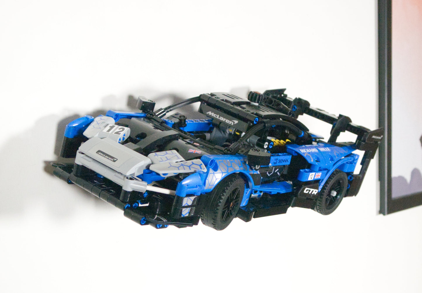 Uchwyt na ścianę na zestaw LEGO GTR SENNA 42123 + Zestaw montażowy