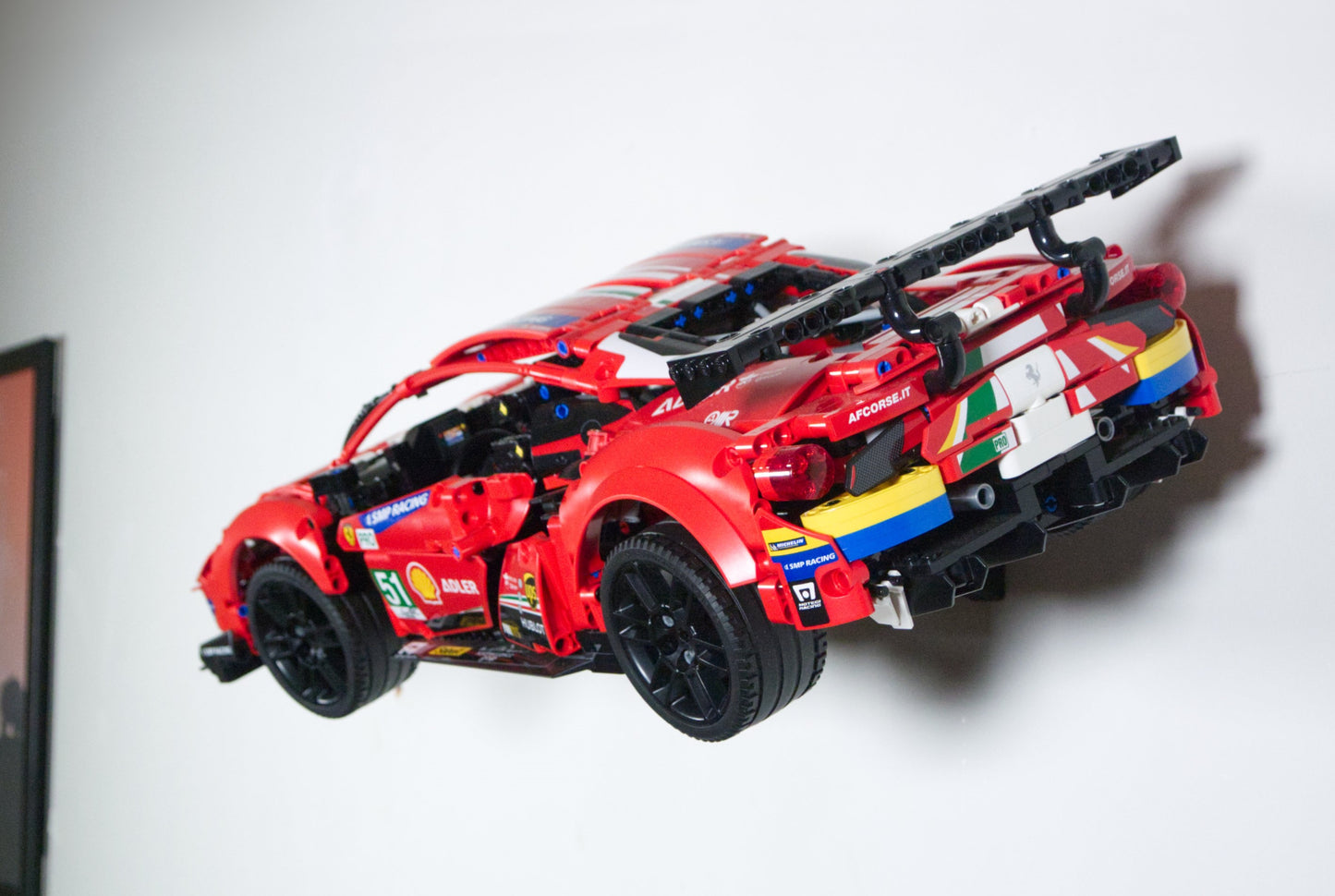 Uchwyt na ścianę naścienny na zestaw LEGO Ferrari 488 GTE 42125 + Uchwyt pionowy