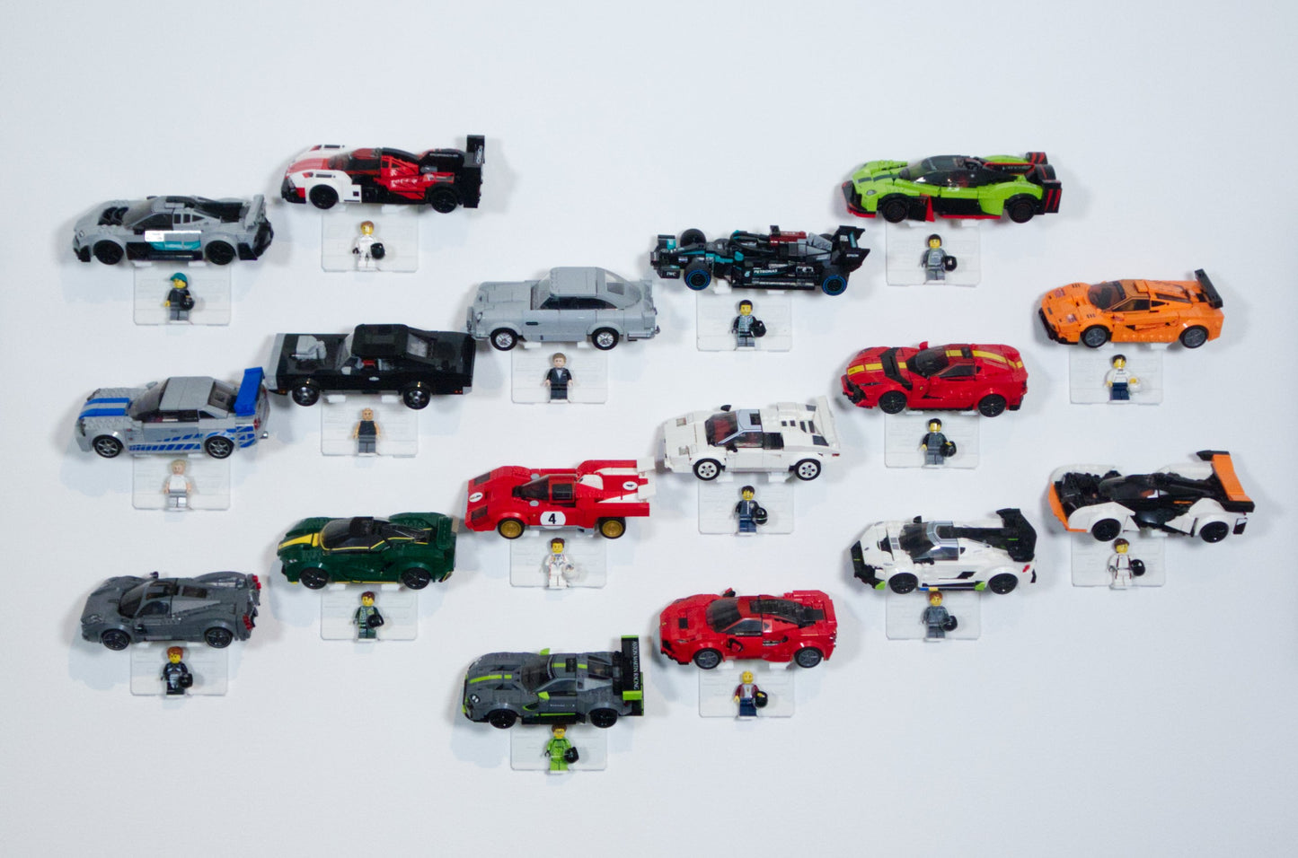 Uchwyt na ścianę na LEGO SPEED CHAMPIONS na auta + Zestaw montażowy - 2 sztuki